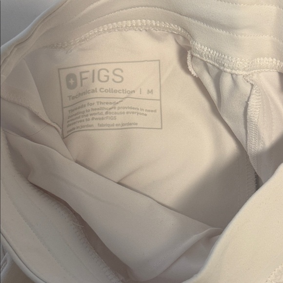 Figs Ivory V-Neck Scrub Top - Picture 3 of 4